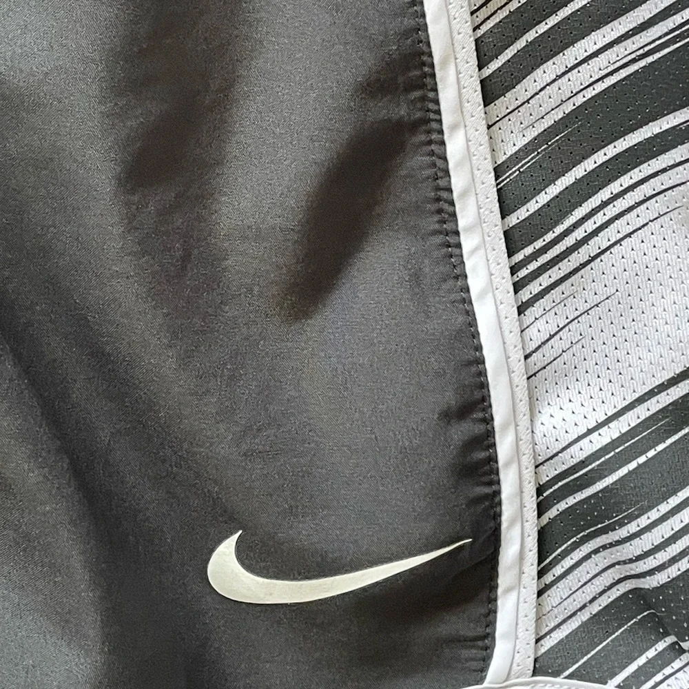 079, Nike Black and White Athletic Shorts with Dolphin Hem, College OU, size XL